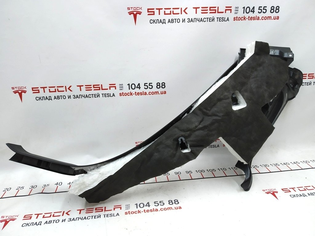 17 C 柱装饰左下方 CREAM GRAPH 损坏 Tesla Model S、Model S REST 1051769-S2-F